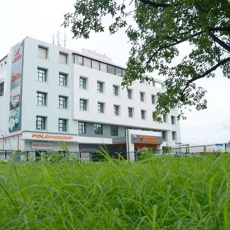 Max Hotels Аллахабад Экстерьер фото