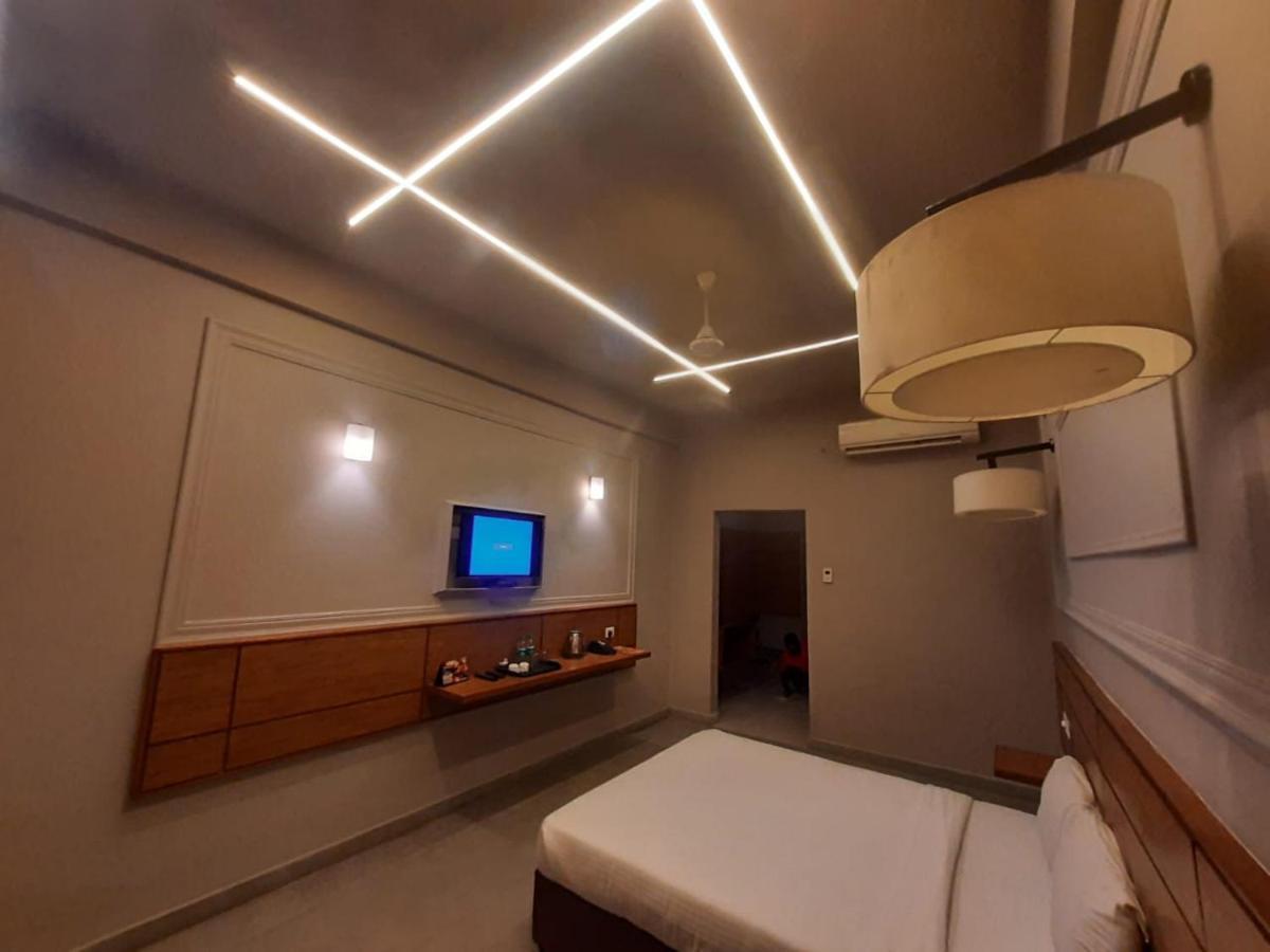Max Hotels Аллахабад Экстерьер фото