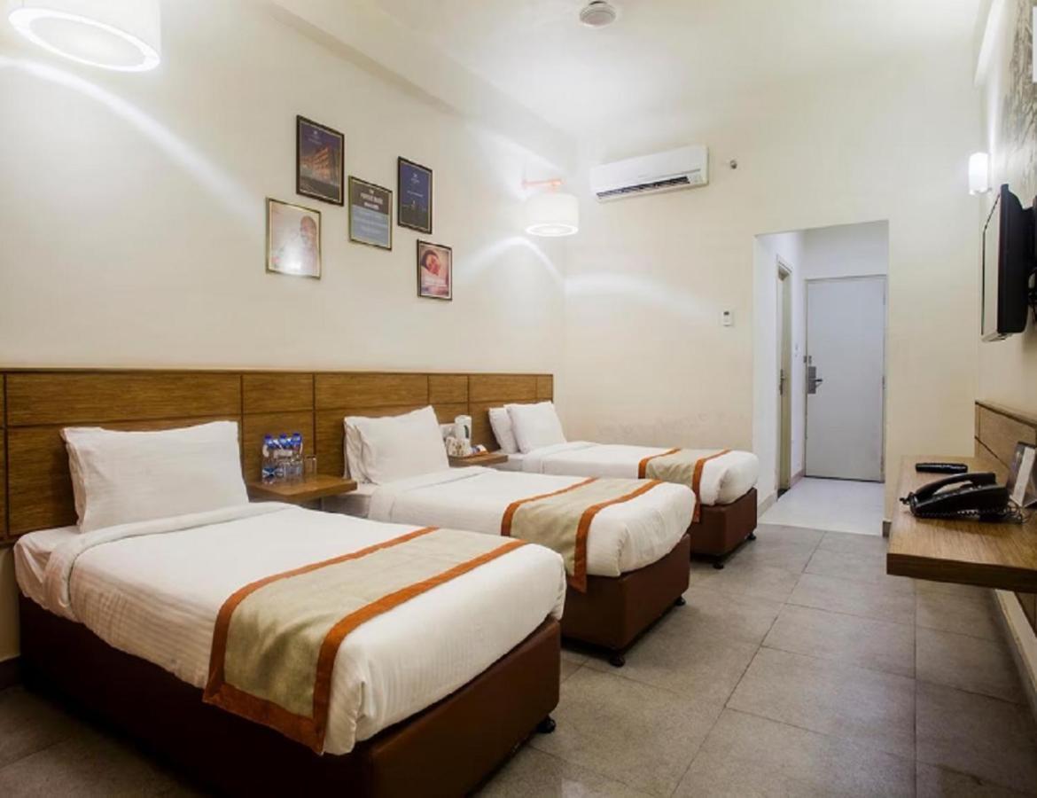 Max Hotels Аллахабад Экстерьер фото