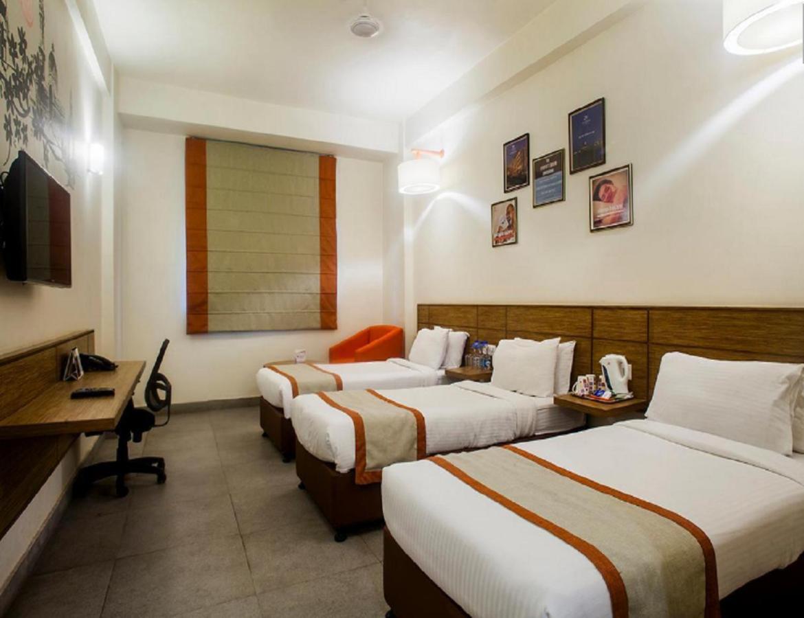 Max Hotels Аллахабад Экстерьер фото