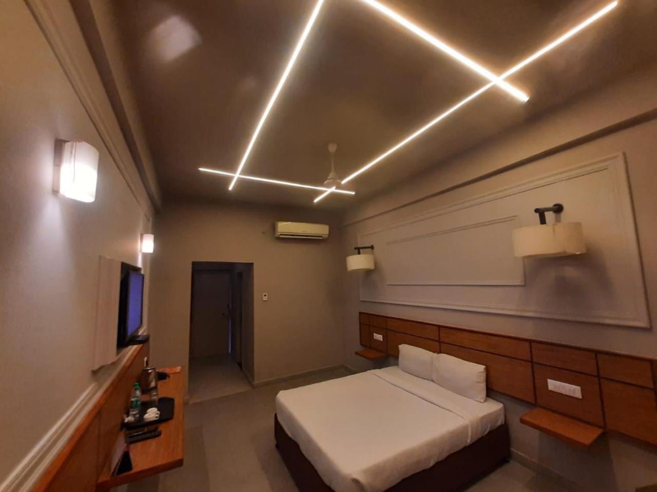 Max Hotels Аллахабад Экстерьер фото