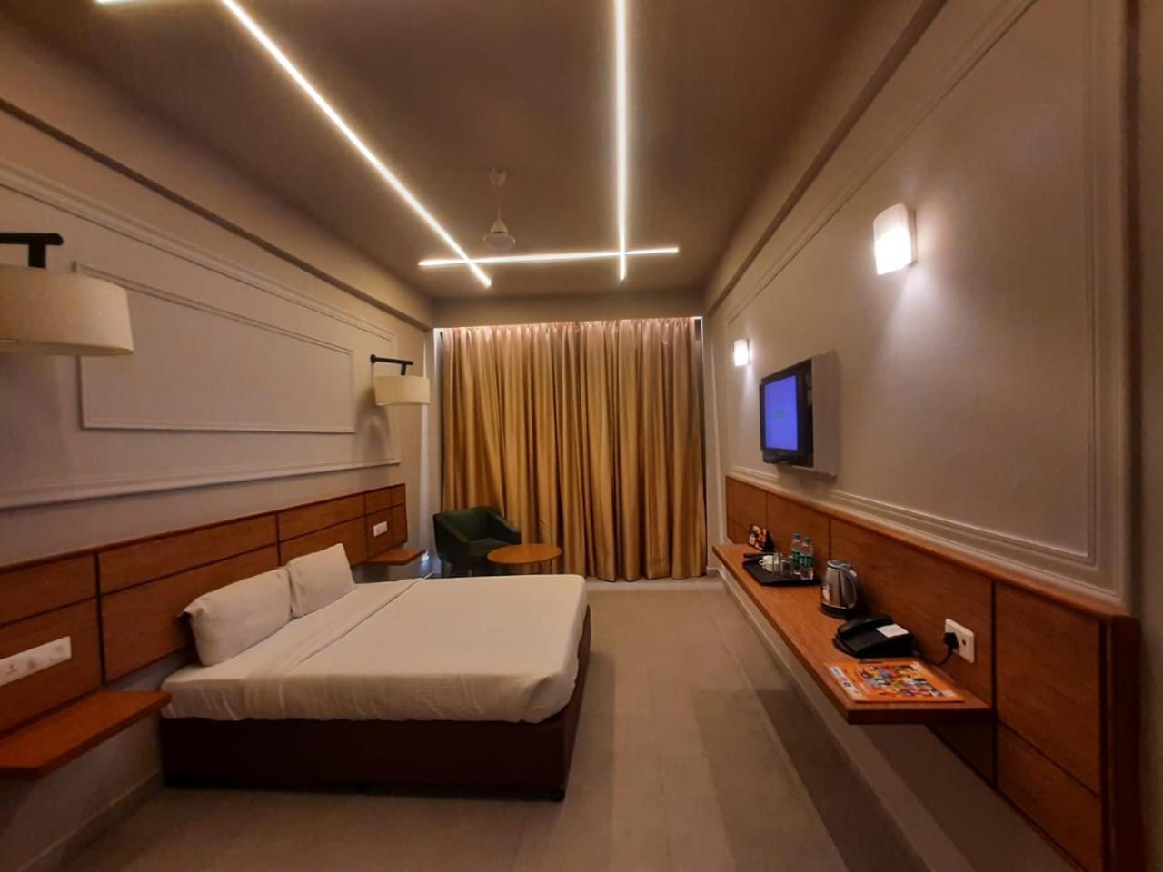 Max Hotels Аллахабад Экстерьер фото