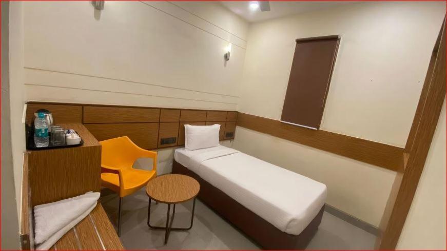 Max Hotels Аллахабад Экстерьер фото