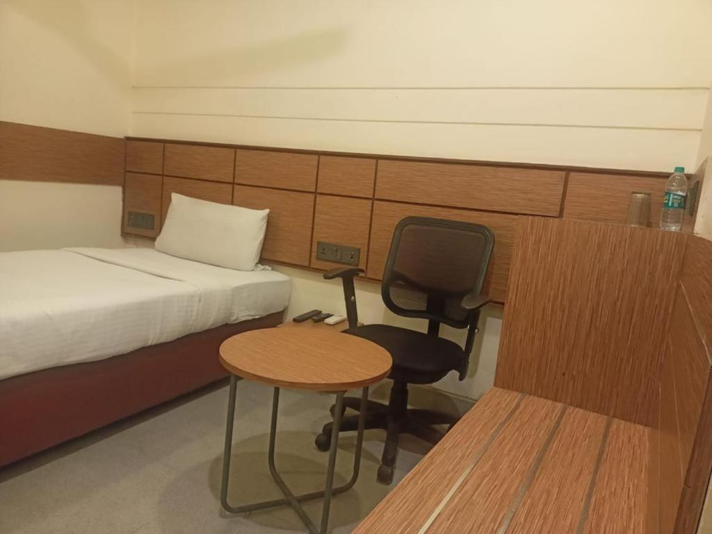 Max Hotels Аллахабад Экстерьер фото