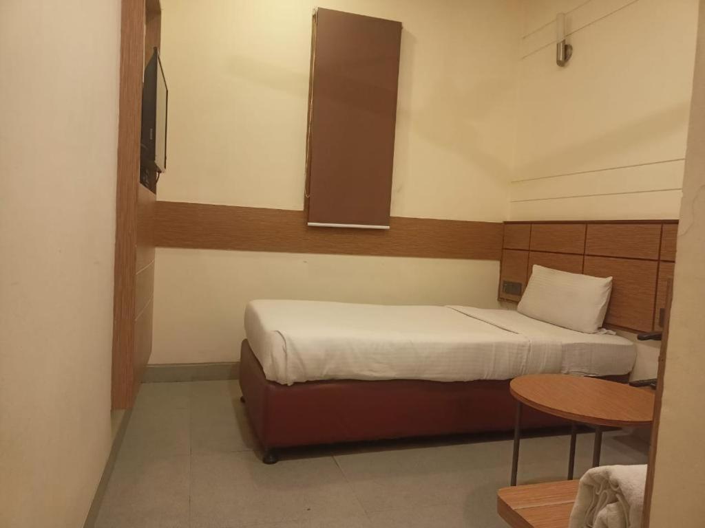 Max Hotels Аллахабад Экстерьер фото