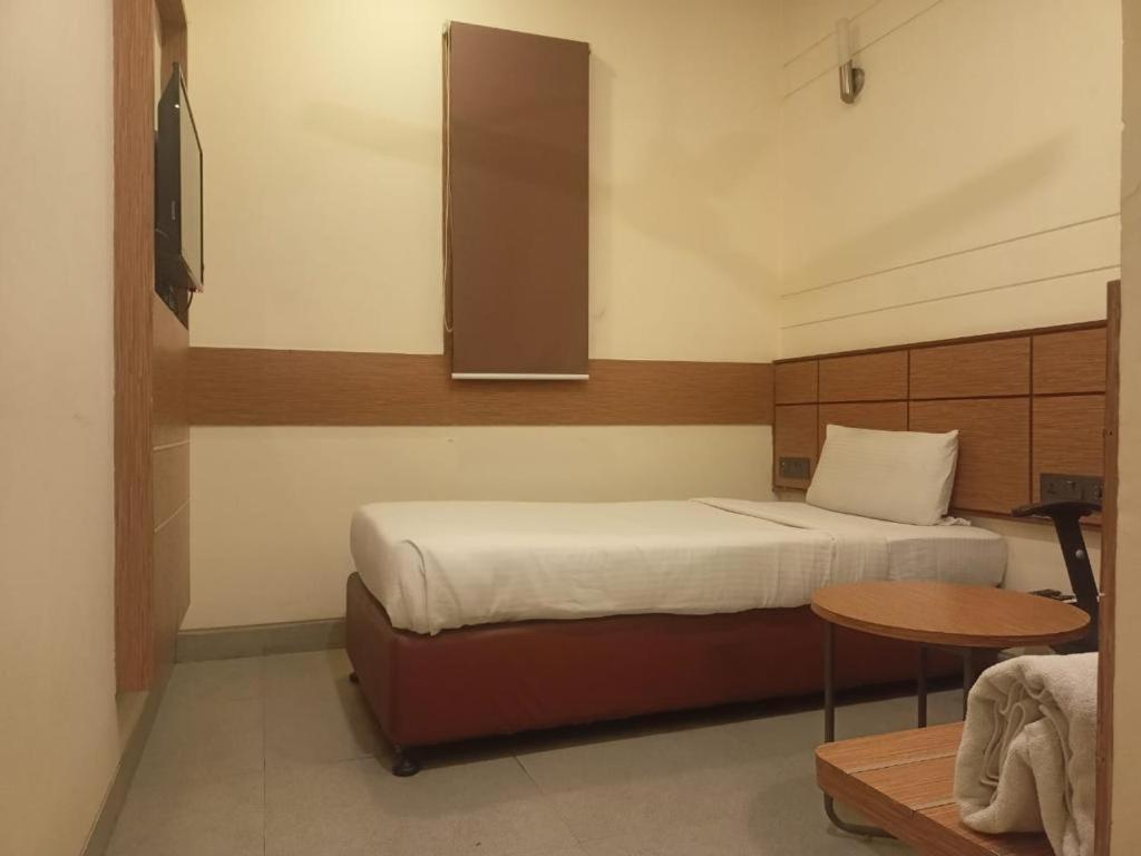 Max Hotels Аллахабад Экстерьер фото